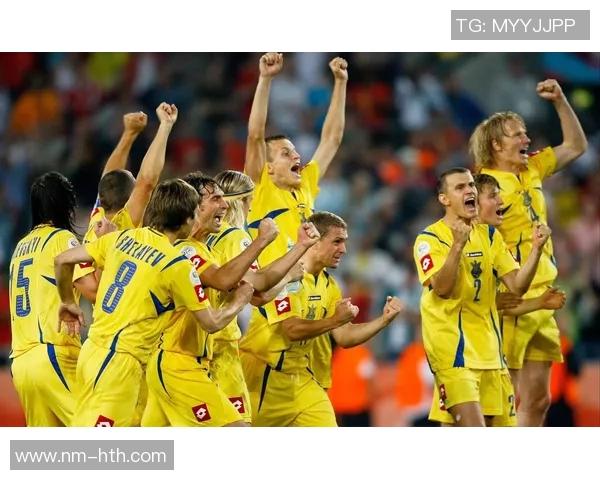 足球场上的激情碰撞与团队默契展现,球员们奋力拼搏的瞬间无需明星光环 足球场上的激情碰撞与团队默契展现,球员们奋力拼搏的瞬间无需明星光环